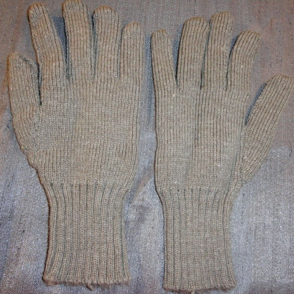 MILITARY GREEN ONE SIZE FITS ALL POLYPROPYLENE MOISTURE WICKING GLOVES LD 2729